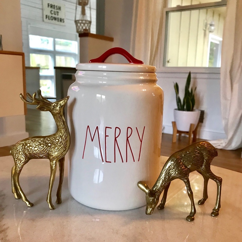 2018 Rae Dunn large Christmas canister 🎄 NWOT